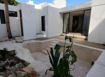 Casa · 360m² · 3 Recámaras · 2 Estacionamientos · Casa de Una Planta en Cholul, Mérida