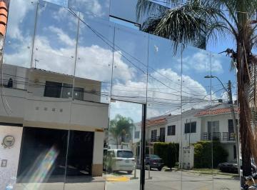 Casa · 245m² · 3 Recámaras · 1 Estacionamiento · Venta Casa Jardines de Oriente