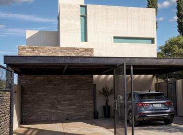 Casa de 3 habitaciones, Querétaro · Casa en Venta en Cumbres del Lago, Propiedad de Lujo, Diseño de Autor!