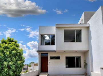 Casa de 4 habitaciones, Corregidora · Casa en Venta en Pedregal de Schoenstatt, 4 Recámaras, 4 Baños, C.226 m²