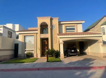 Casa de 4 habitaciones, Saltillo · Residencia de Lujo en Venta en Fracc. Jardines de Versalles