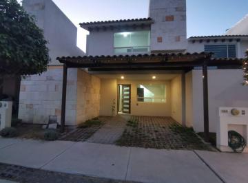 Casa de 3 habitaciones, Celaya · Casa con 136 m² de Superficie de Terreno y 3 Recámaras en Venta en Fraccionamiento Senda Real