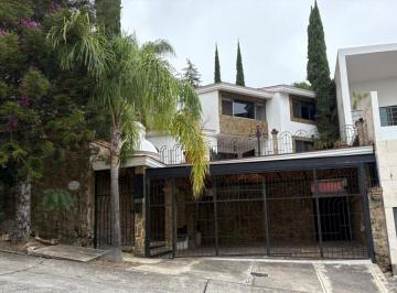 Casa de 3 habitaciones, Zapopan · Casa en Venta en Bugambilias