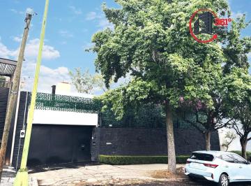 Oficina · 651m² · 5 Recámaras · 4 Estacionamientos · Casa con Uso de Suelo Montañas Calizas Lomas de Chapultepec