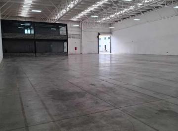 d38be0270b5cf98c57388e50a8a48cfbfca2fd175e5b6b8c0b62cc759882de92 · Excelente Bodega Industrial en Renta en Salida a Salamanca.
