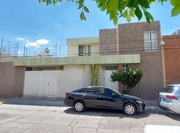 4dd4945c9ddfeccc39c806dcfda57a606526a787a7fb9e3dff567e87a84544c1 · Casa en Venta en Jardines de Irapuato, Excelente Ubicacion.
