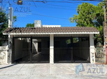 Casa · 267m² · 4 Recámaras · 4 Estacionamientos · Casa con Recamara en Planta Baja