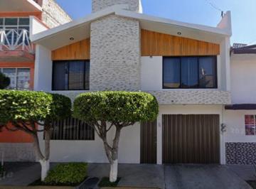 Casa en venta ubicada en Villada, ideal para familias. Cuenta con 5 recámaras y · Casa con 170 m² de Terreno y 5 Recámaras en Venta en Villada