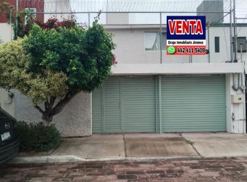 Casa · 168m² · 3 Recámaras · 2 Estacionamientos · Casa - Cimatario