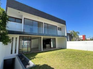 Casa · 345m² · 3 Recámaras · 6 Estacionamientos · Casa en Venta en La 6ta Seccion Lomas Verdes