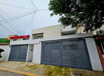 Casa · 365m² · 3 Recámaras · 4 Estacionamientos · Casa Nueva en Venta en Hacienda de Echegaray, en Calle con Vigilancia