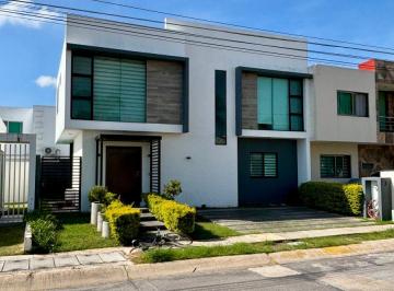 Departamento de 3 habitaciones, Tlajomulco de Zúñiga · Casa en Renta en Casa Fuerte