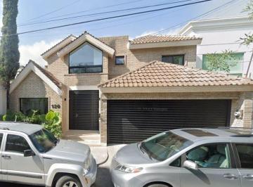 Casa de 4 habitaciones, San Pedro Garza García · Casa en Venta Colonia Mirasierra por Remate, Excelente Oportunidad!