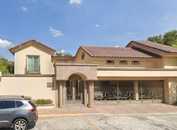 Casa de 4 habitaciones, San Pedro Garza García · Casa en Venta Colonia Fuentes del Valle por Remate, Excelente Oportunidad!