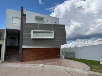 Casa · 656m² · 3 Recámaras · Casa en Venta en Jard. Cipreses Col. Lomas de Gran Jardpìn