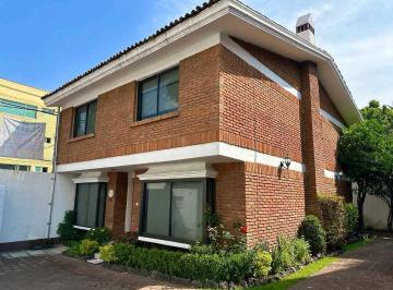 Casa · 230m² · 5 Recámaras · 4 Estacionamientos · Vendo Casa en Condominio con Vigilancia