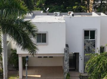 Casa · 250m² · 3 Recámaras · 2 Estacionamientos · Casa en Loma Bonita