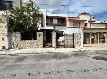 Casa · 243m² · 4 Recámaras · 1 Estacionamiento · Casa en El Centro de Cancun