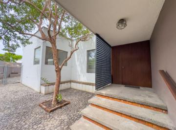 Casa de 2 habitaciones, Colima · Casa en Venta 2.5 Recámaras 4 Baños en Lomas de Circunvalación Colima