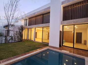 Casa de 4 habitaciones, Jiutepec · Casa C0n Alberca y Seguridad 24/7 en Jiutepec, Morelos