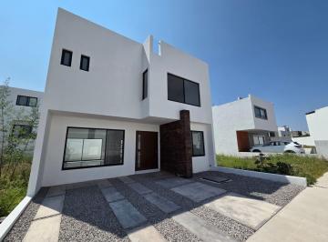Casa · 4 Recámaras · 2 Estacionamientos · Venta Hermosa Casa en Zen Life II