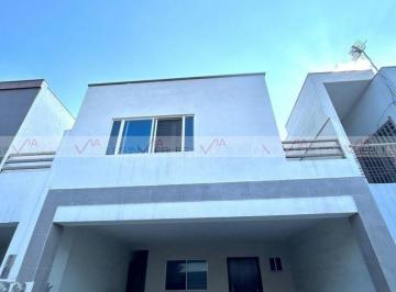 Casa · 207m² · 3 Recámaras · 2 Estacionamientos · Casa en Venta en Monterrey