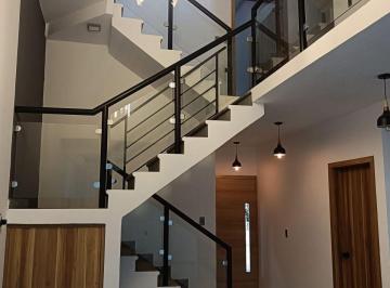 Casa · 235m² · 5 Recámaras · 2 Estacionamientos · Casa en Venta con Recamara en Planta Baja, en Residencial Terranova