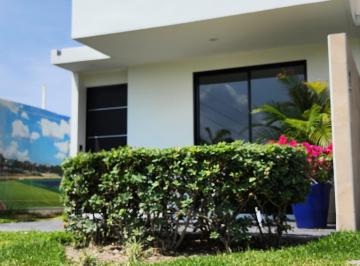 Casa de 3 habitaciones, Xochitepec · Casa en Venta de 3 Recámaras Alberca En, Club de Golf Santa Fe en Xochitepec Morelos