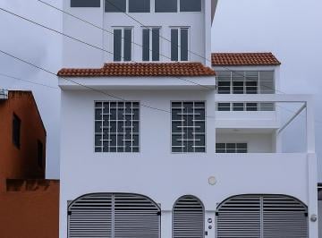 Casa · 364m² · 8 Recámaras · 4 Estacionamientos · Casa con Multiples Espacios Para Corporativos, Oficinas, Escuelas en El Centro de Cancun, Q. Roo