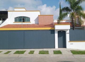 Casa de 4 habitaciones, Zapopan · Excelente Casa en Venta en Ciudad Bugambiliad