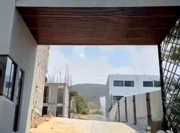 Casa · 285m² · 4 Recámaras · 2 Estacionamientos · Casa en Pre - Venta en Residencial Privada en Los Laguitos
