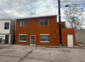 Casa · 198m² · 6 Recámaras · Casa en Las Granjas