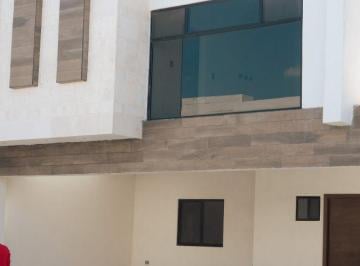 Casa de 3 habitaciones, Arteaga · Casa en Venta Al Norte en Fraccionamiento Privado