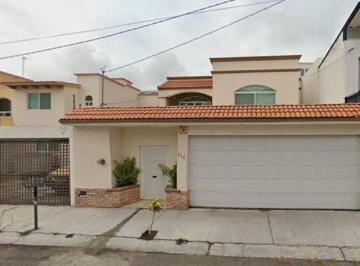Casa de 4 habitaciones, Querétaro · Casa en Colinas de Cimatario, Queretaro, Patio, Cerca de Plazas, Centros Comerciales y Via Rapida.