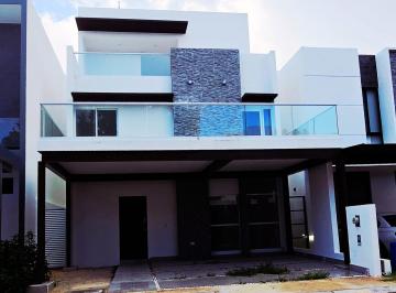 Casa · 250m² · 3 Recámaras · 2 Estacionamientos · Casa en Venta en Aqua Residencial, Cancún