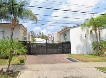 Casa en condominio de 4 habitaciones, Guadalajara · Casa en Bosques de La Victoria en Remate