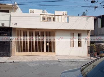Casa · 216m² · 4 Recámaras · 1 Estacionamiento · Casa en Venta en Ancón del Huajuco