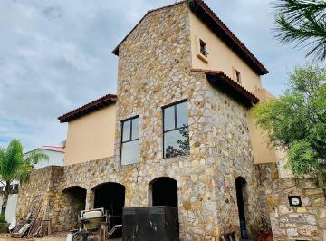 fadc60650eaf62b563215fe39647c32891b01ca0e22cb08801e0ffd72b6b9bb3 · Casa Nueva en Venta en San Miguel de Allende – Fraccionamiento con Casa Club