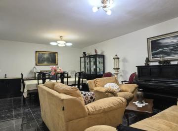 Casa · 392m² · 4 Recámaras · 2 Estacionamientos · Casa en Venta en La Colonia Narvarte