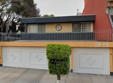Casa de 4 habitaciones, Coyoacán · Casa en Paseo de Taxqueña Coyoacán en Venta Hipotecaria
