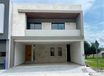 Casa · 380m² · 3 Recámaras · 3 Estacionamientos · Casa en Venta Pedregal del Huajuco, Carretera Nacional