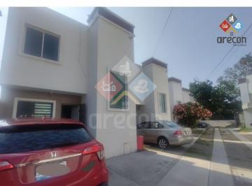 Casa · 82m² · 2 Recámaras · 1 Estacionamiento · Casa en Venta en Jardines de Champayan