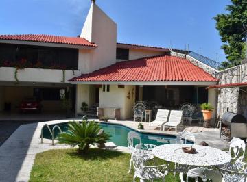 Casa · 960m² · 3 Recámaras · 8 Estacionamientos · Casa - Cuernavaca