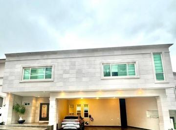 Casa · 506m² · 3 Recámaras · 2 Estacionamientos · Casa en Venta en Col. Las Colinas Residencial en Monterrey