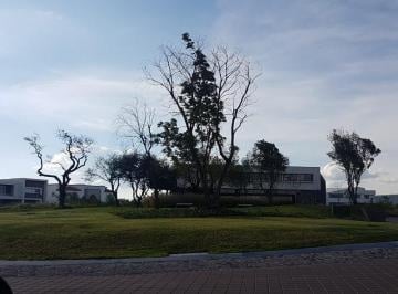 Terreno / Lote · 841m² · Terreno en Venta Frente a Área Verde en El Campanario