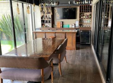 Casa · 211m² · 2 Recámaras · 2 Estacionamientos · Casa en Casco Viejo