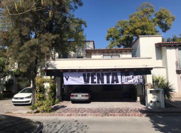 Casa · 293m² · 3 Recámaras · Se Vende Casa en El Fraccionamiento Casco Viejo