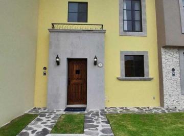 Casa · 111m² · 3 Recámaras · 1 Estacionamiento · Casa en Venta en Zirándaro