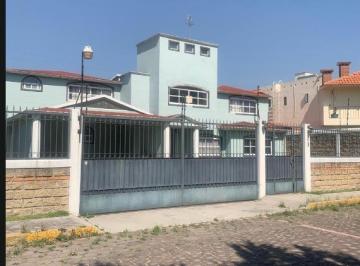 Casa · 325m² · 4 Recámaras · 3 Estacionamientos · Casa en Venta en Llano Grande