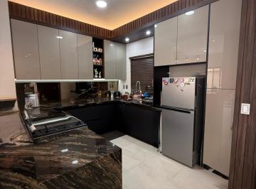 Casa · 260m² · 3 Recámaras · 2 Estacionamientos · Casa - Dominio Cumbres